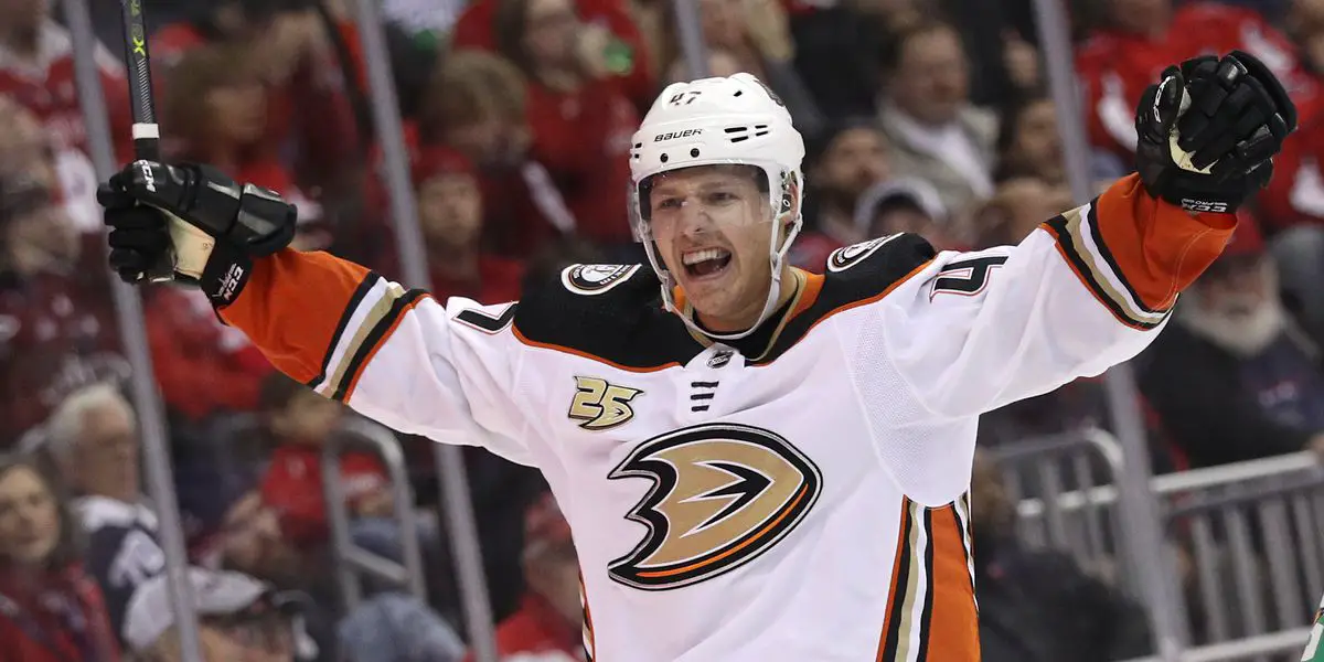 Bruins acquire Hampus Lindholm from Ducks