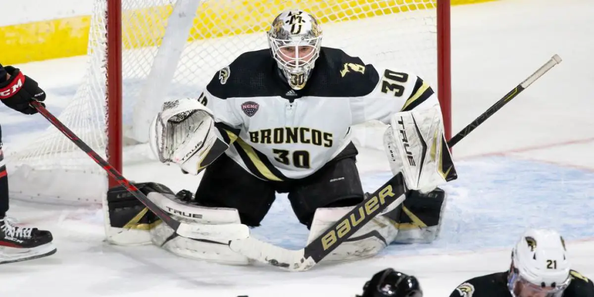 Jeremy Swayman Named Hockey East Player of the Year - Hockey East  Association