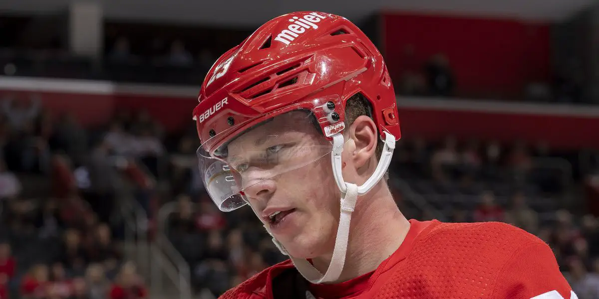 Detroit Red Wings rookie Lucas Raymond scores first NHL goal