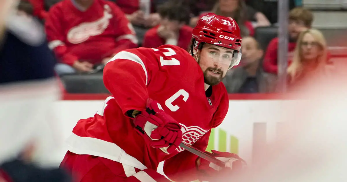 Detroit Red Wings Extend Larkin on 8-Year Contract Extension