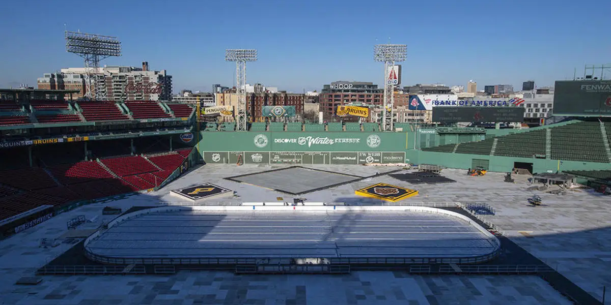 Bobby Orr to take part in ceremonial puck drop for 2023 Winter Classic at  Fenway Park - CBS Boston