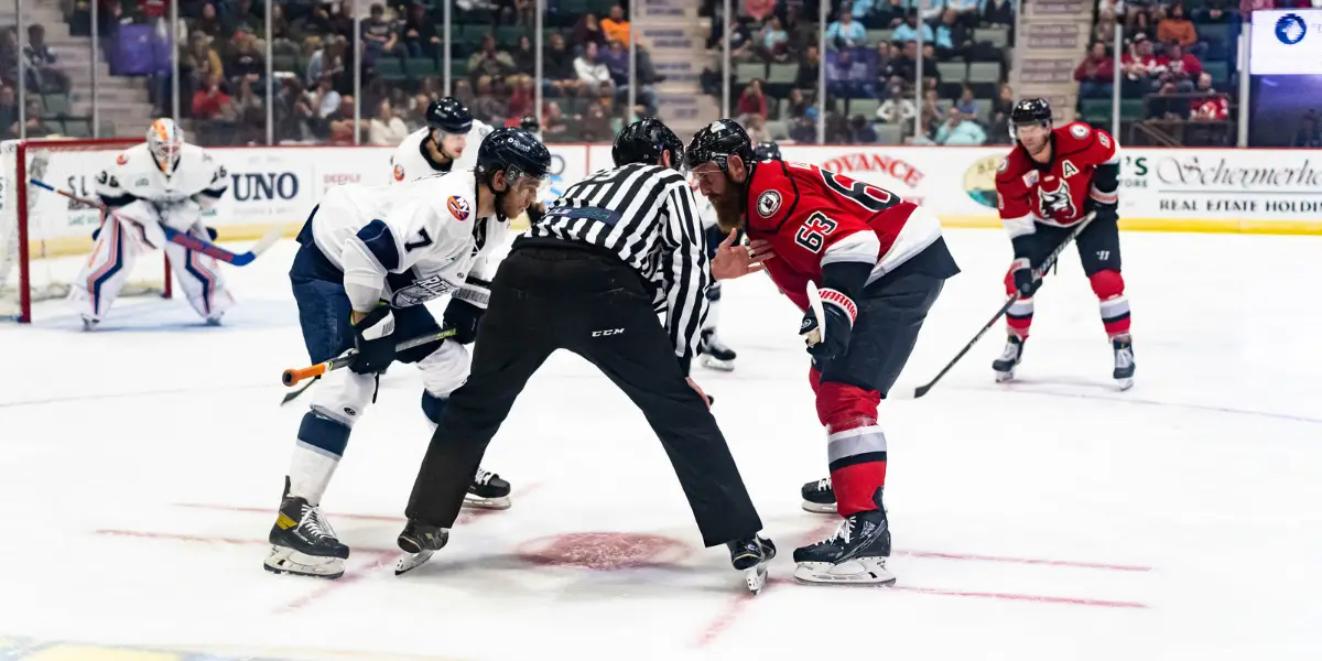 Maine Mariners face off against Trois-Rivieres Lions in sold-out