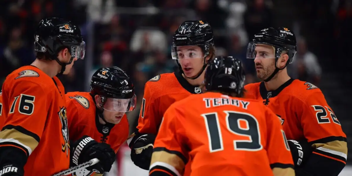 Trevor Zegras, Anaheim Ducks agree to three-year contract