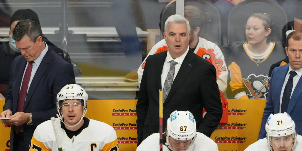 Mike Vellucci on the bench with the Pittsburgh Penguins. Photo Credit: Andy Lewis/Icon Sportswire via Getty Images