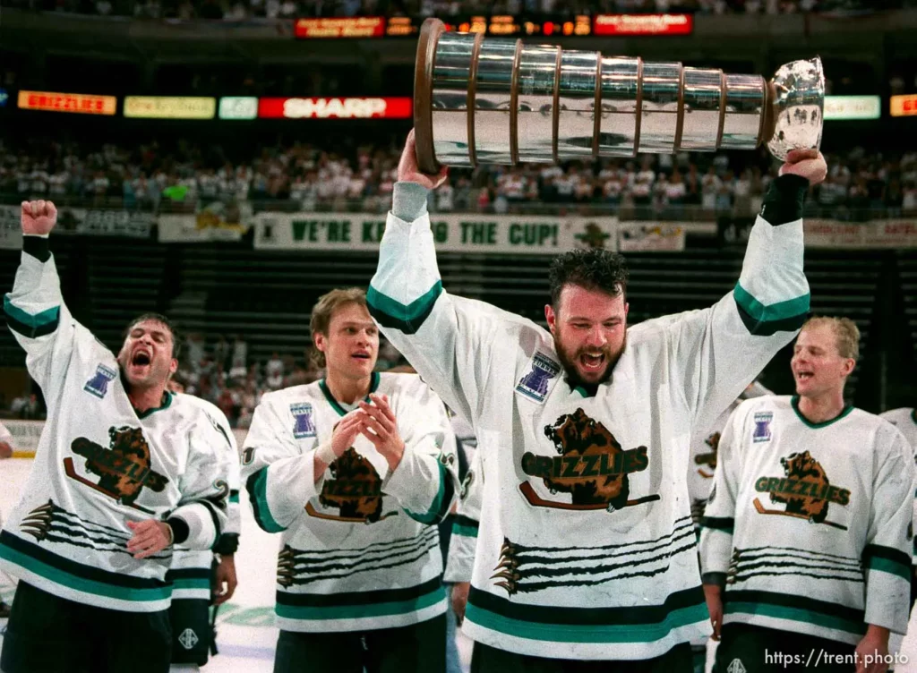 https://trent.photo/1996/06/08/utah-grizzlies-win-the-turner-cup/