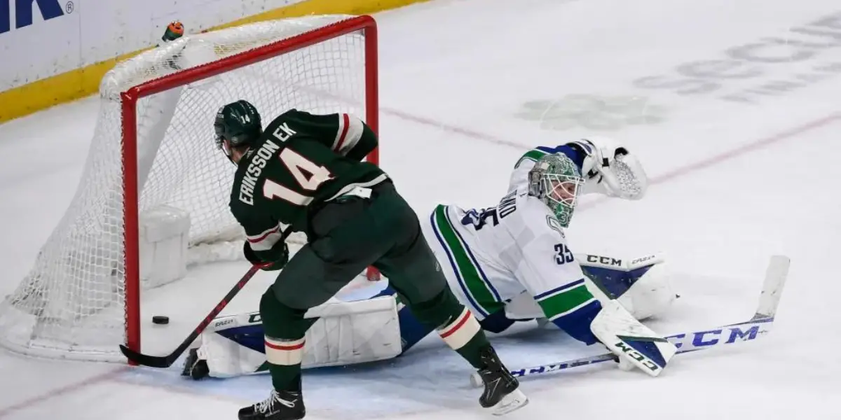 Report: NHL to review Spurgeon's dirty cross-check in Wild-Blues Game 1