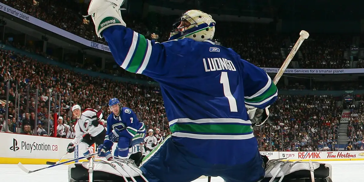 Luongo getting Ring of Honour instead of jersey retirement from Canucks