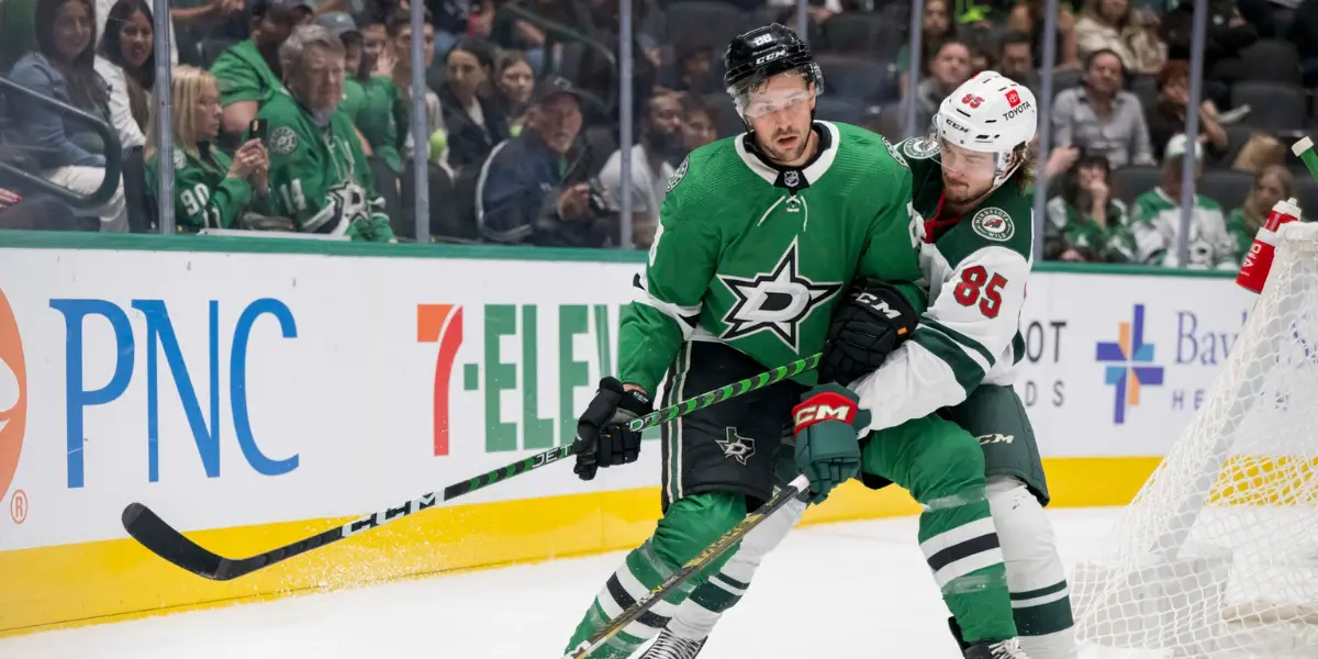 Stars sign forward Craig Smith to a one-year contract