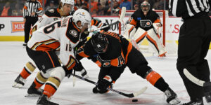 Anaheim Ducks forward (16) Ryan Strome taking an offensive zone faceoff against Flyers Forward (14) Sean Couturier.