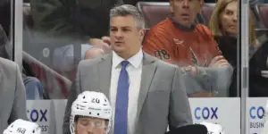 Sheldon Keefe coaches a Maple Leafs game