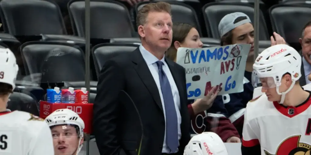 Daniel Alfredsson behind the Senators bench