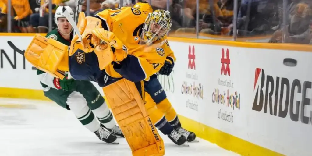 Juuse Saros Playing the Puck