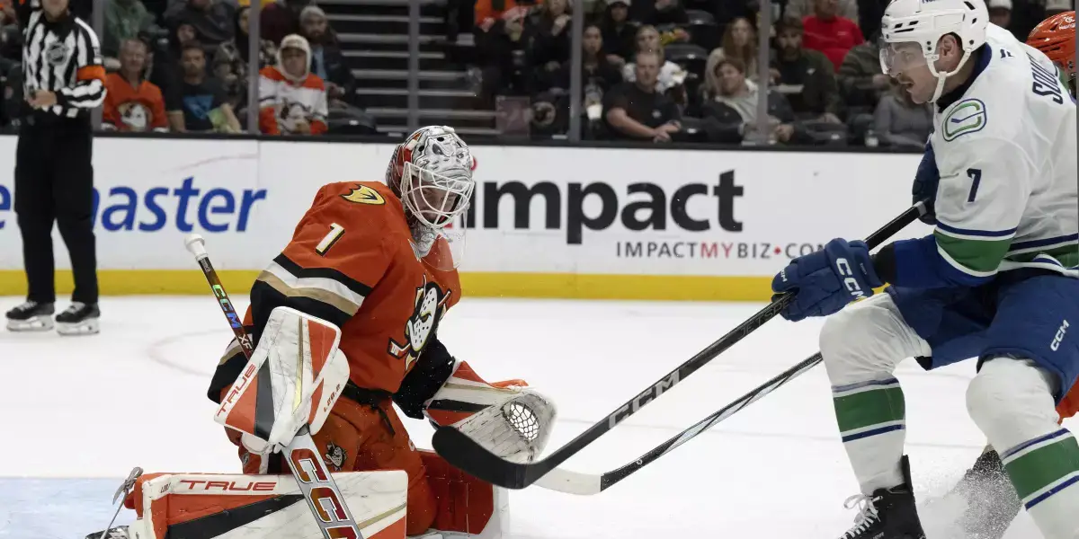 NHL Game Preview: Anaheim Ducks at Vancouver Canucks with Line ...