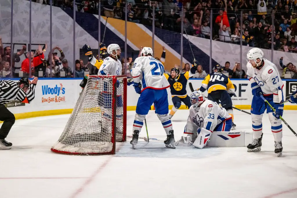 Brandon Osmundson of the Norfolk Admirals scores a goal vs Trois-Rivieres Lions