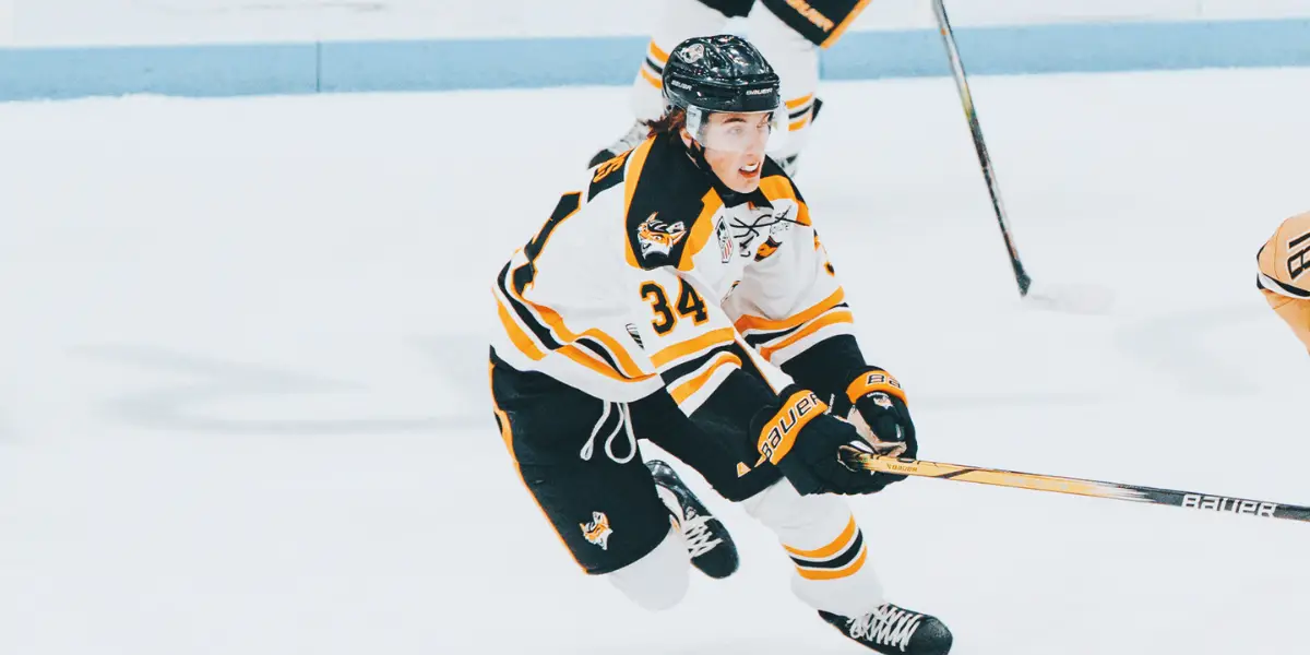 Will Zellers skating in the USHL